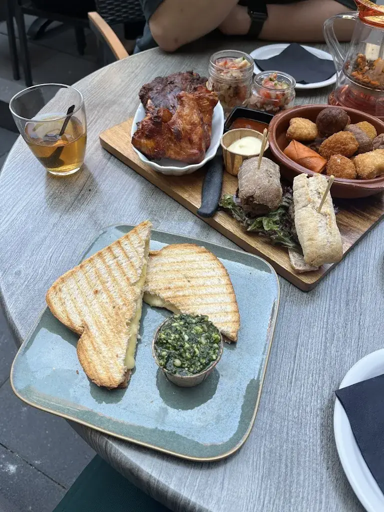 Laetitia Mitic_Happerij Tapperij de Expeditie_Deventer_recensione