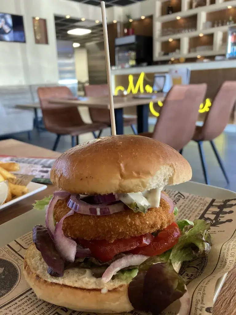 Grzegorz Kulas_Mr. Cheesy | Corn Dogs | Loaded Fries | Burgers | Mac & Cheese | Milkshake | Hotdogs | Snacks_Leeuwarden_recensione