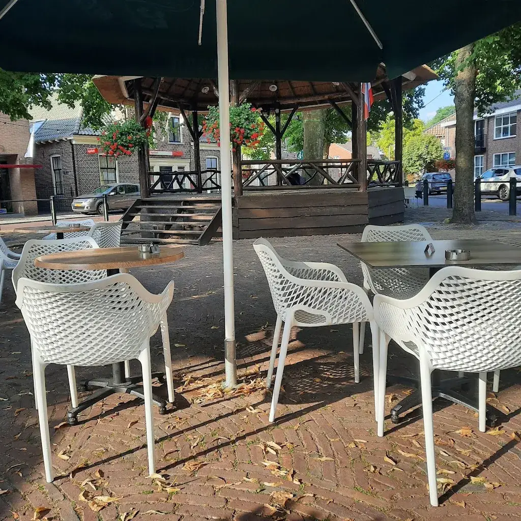 La Plaza restaurant in Ham