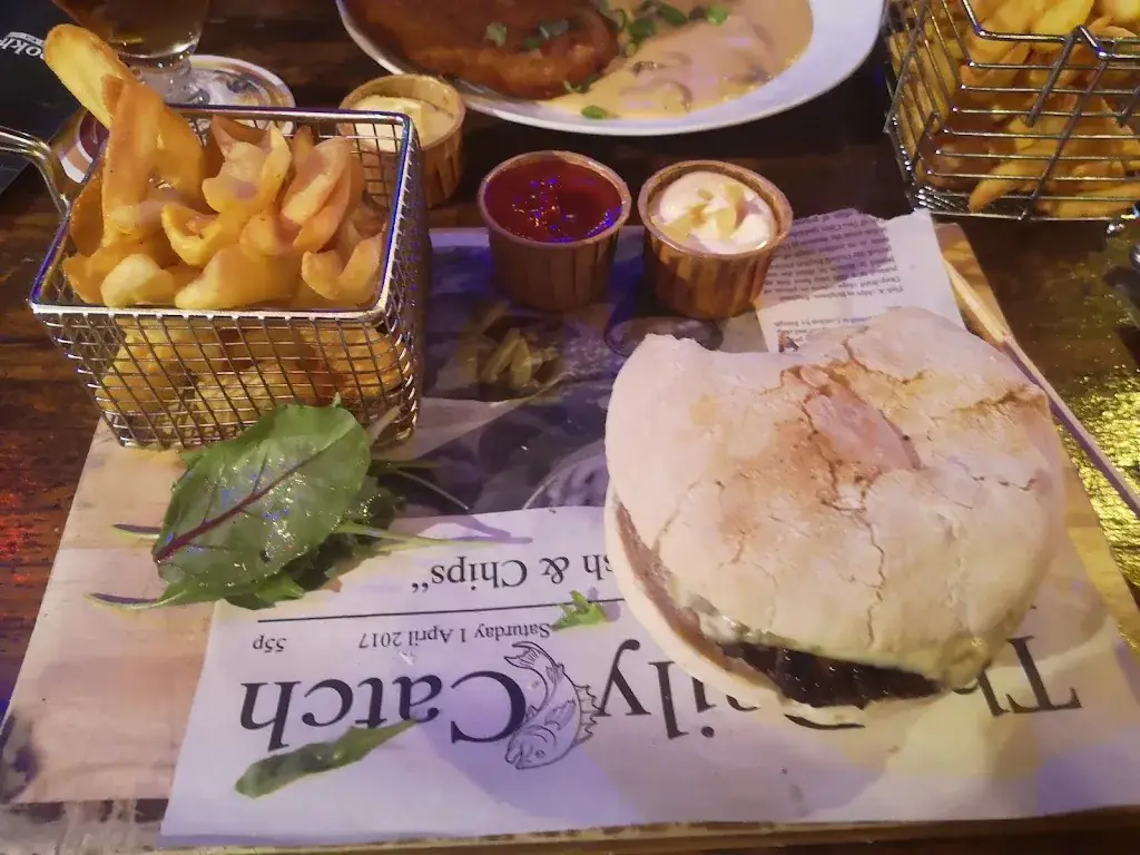 Ferit Oran_'t Hookhoes Bier, Wijn & Eetlokaal_Almelo_reseña