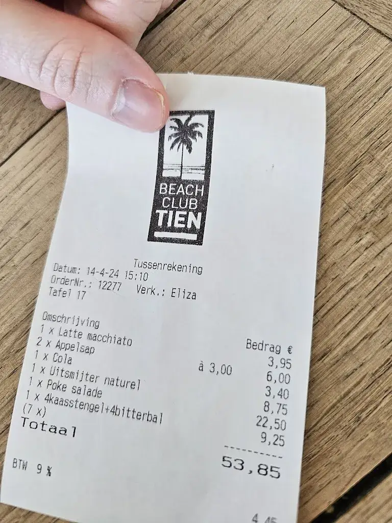 Laura CC_Beach Club Tien_Zandvoort_review