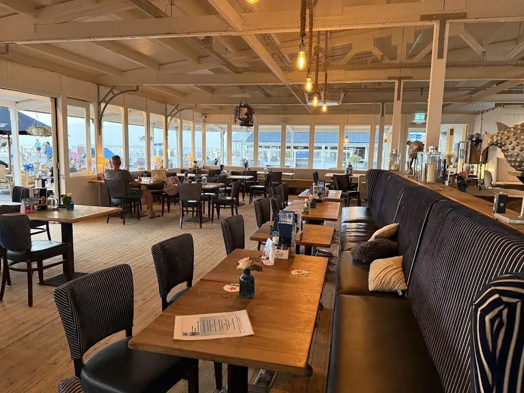 Beach Club Tien restaurant in Zandvoort
