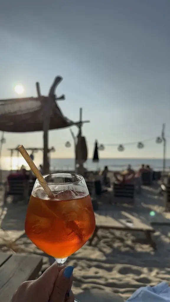 Georgia Armeni_Ubuntu Strandbar_Zandvoort_review