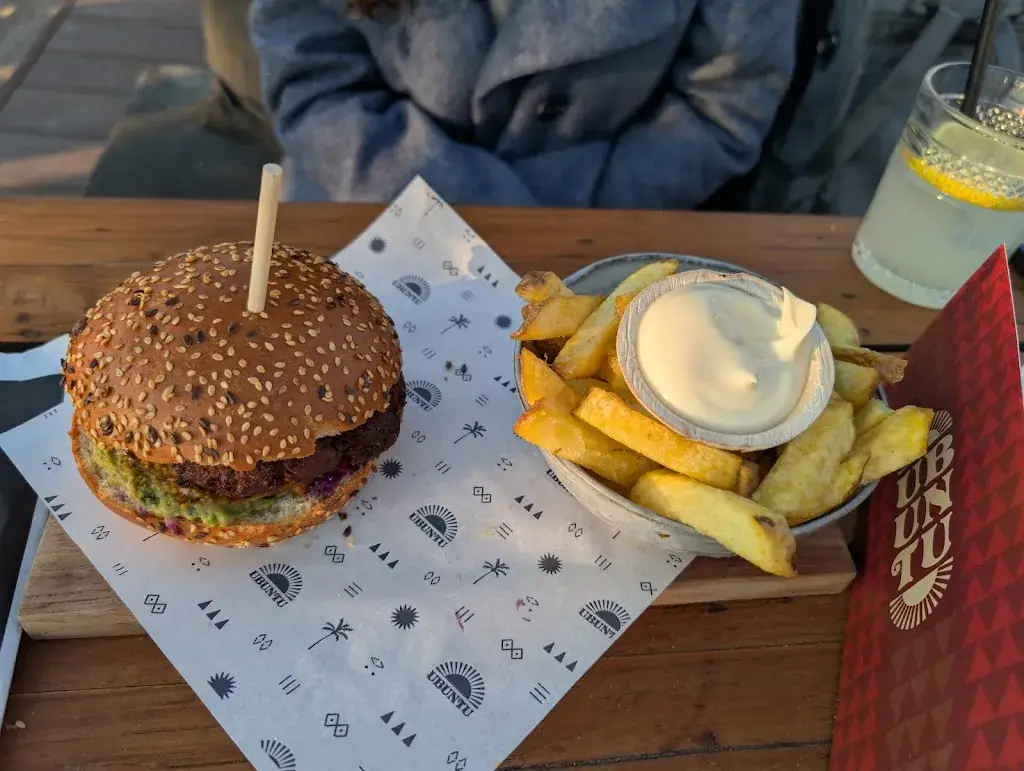 Nikhil Gulati_Ubuntu Strandbar_Zandvoort_review