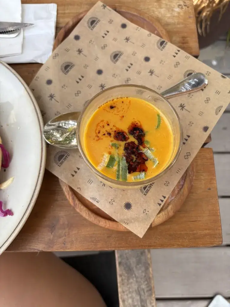 Chid Tha_Ubuntu Strandbar_Zandvoort_review