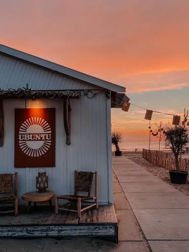 Ubuntu Strandbar restaurant in Zandvoort