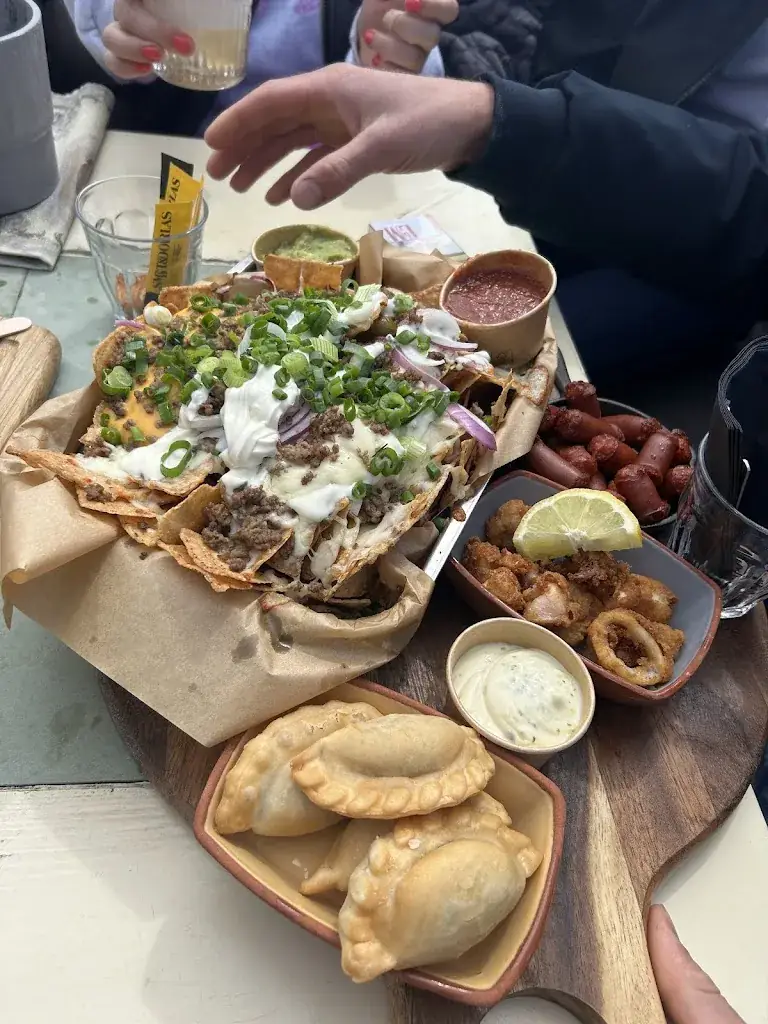 Suzan Dilara Scheffer_Mango’s Beachbar Zandvoort_Zandvoort_recensione