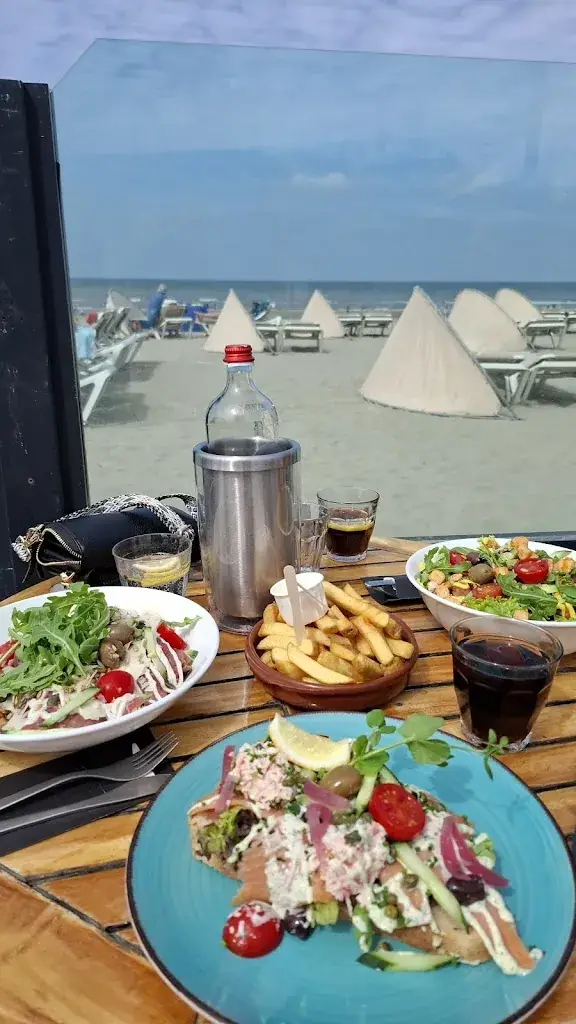 Fruzsina Kern-Tamassy_Strandpaviljoen PlaZand_Zandvoort_review