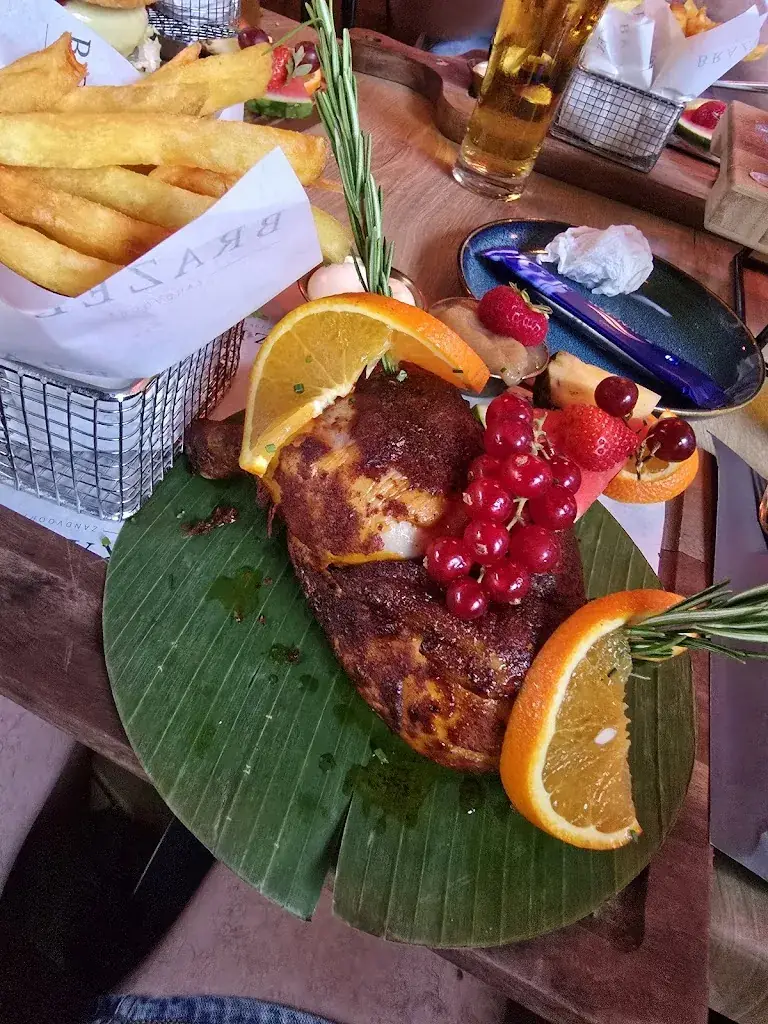 Piewca Polskości_𝐁𝐑𝐀𝐙𝐄𝐄_Zandvoort_recensione