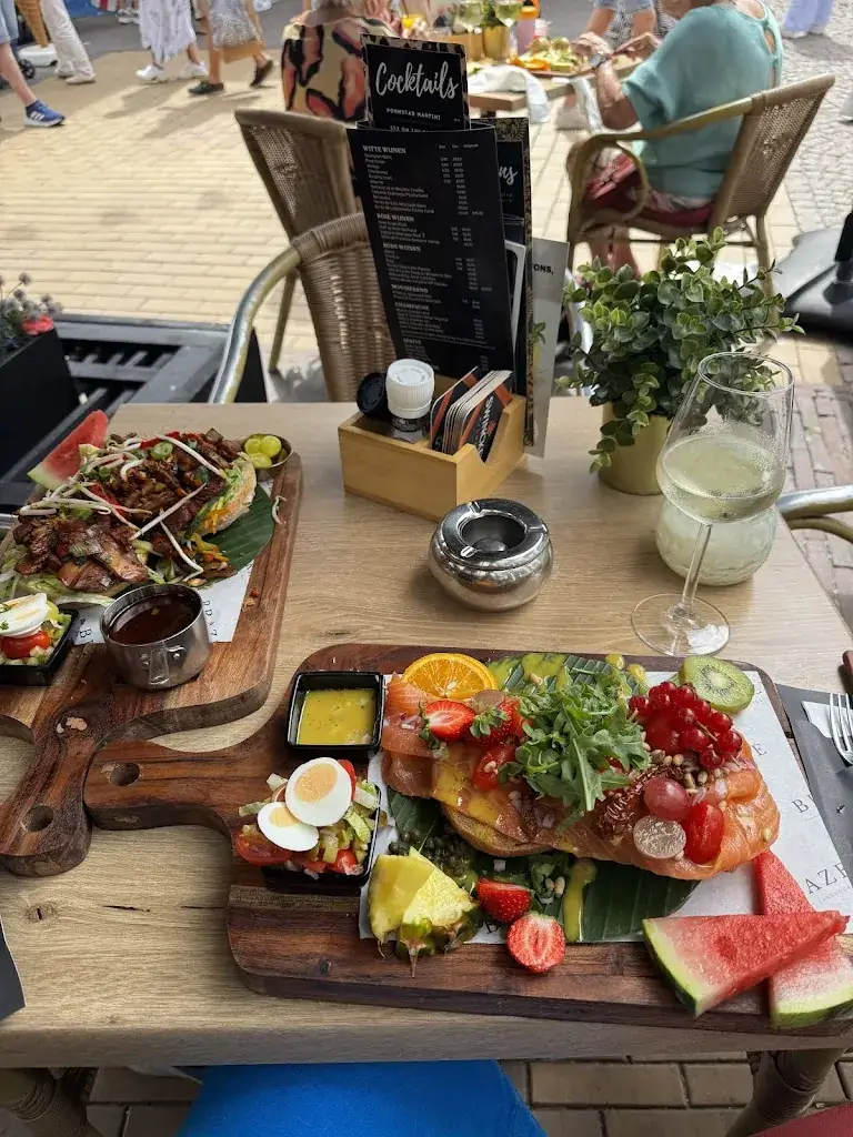 Duygu Doğan_𝐁𝐑𝐀𝐙𝐄𝐄_Zandvoort_recensione