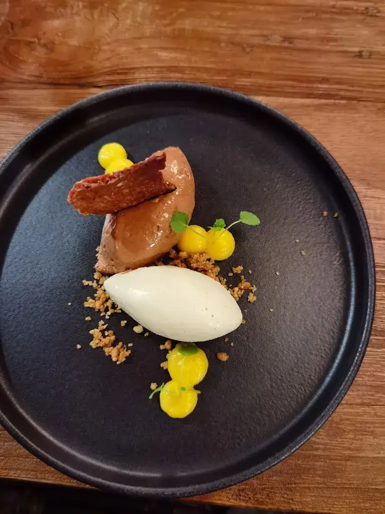 Celina Derksen_Restobar BORR_Losser_review