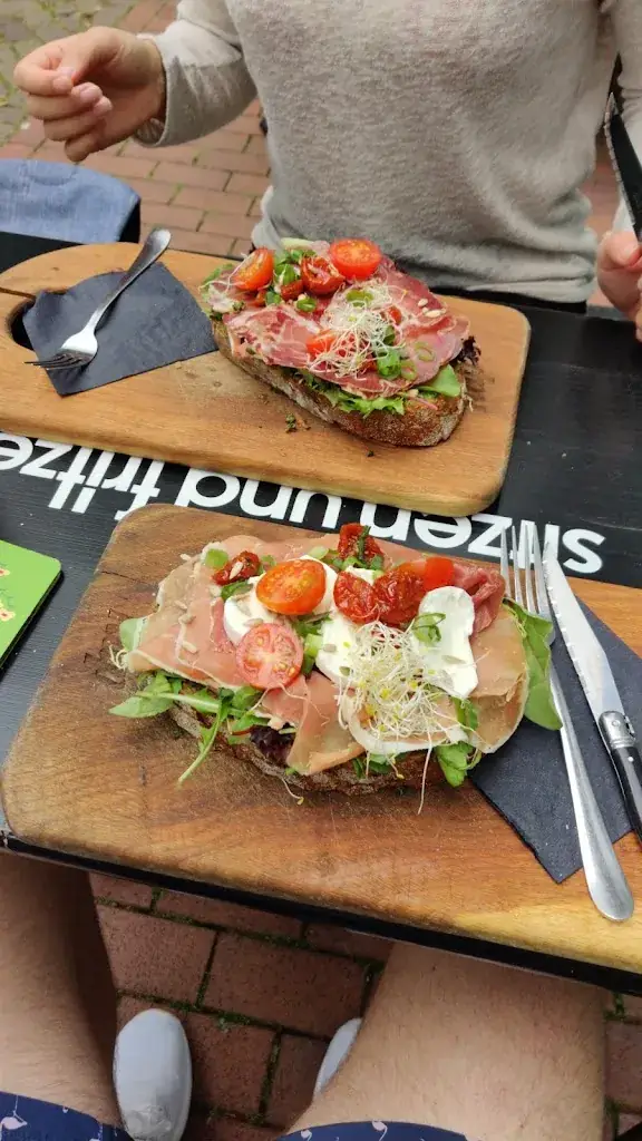 Tom van Essen_Happen bij de Baas | Lunch, kazen, delicatessen & wijnen_Almelo_review