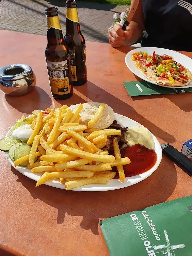 De Witte Olifant restaurant à Burdaard