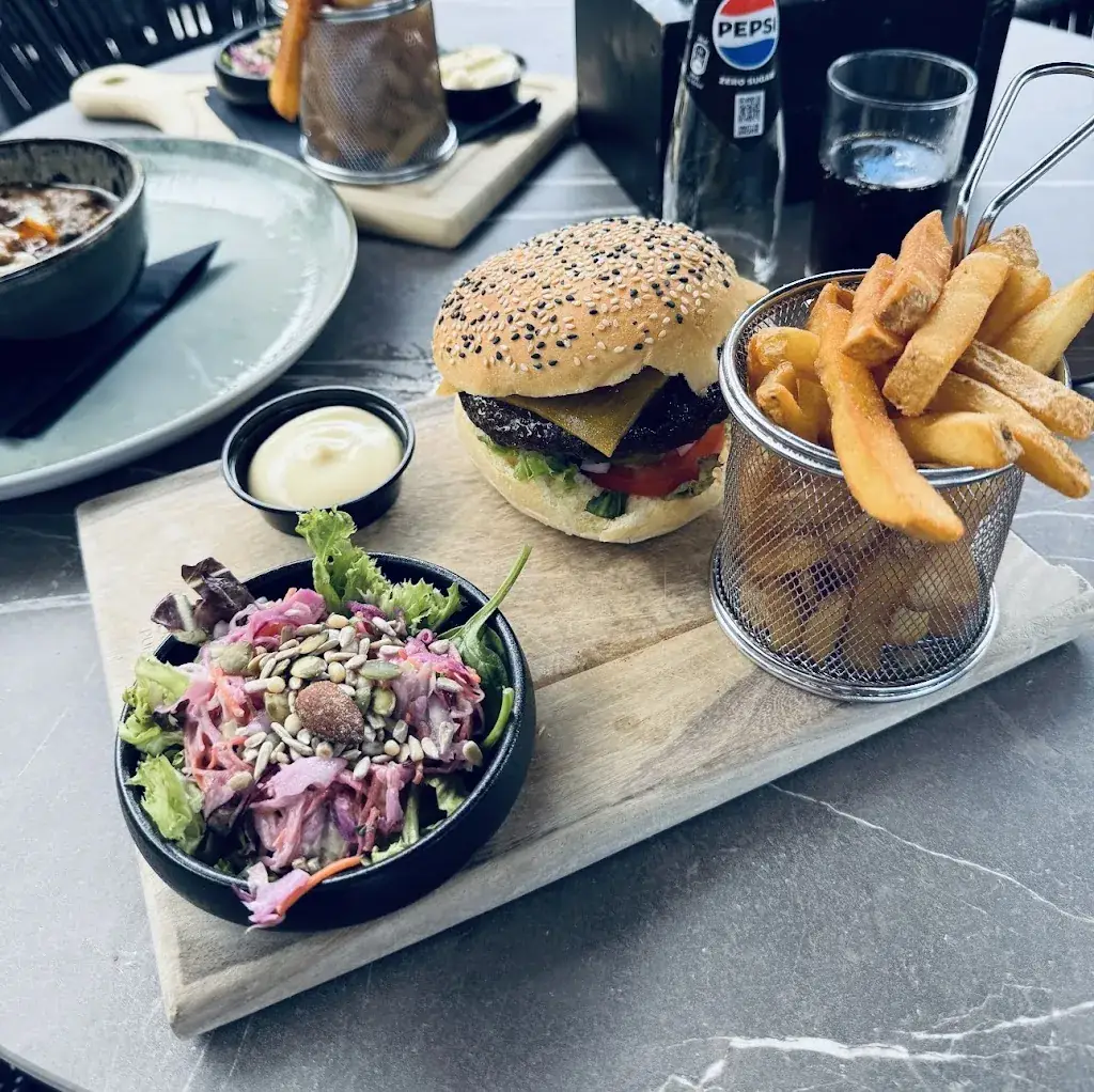 Lujayna Ayman_Grachthof Giethoorn | Restaurant en meer!_Giethoorn_avis