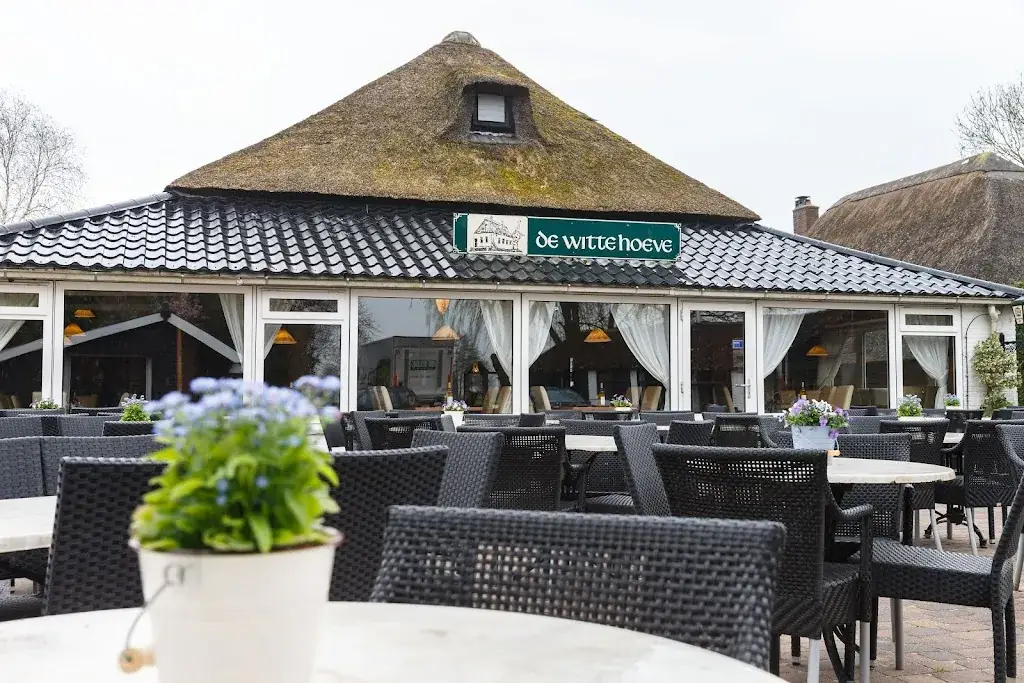 Pannenkoeken & Brasserie De Witte Hoeve restaurant in Giethoorn