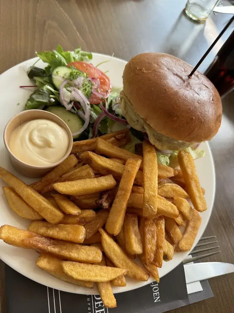 Lama Dakhakhni_Café-Restaurant 't Vonder_Giethoorn_review