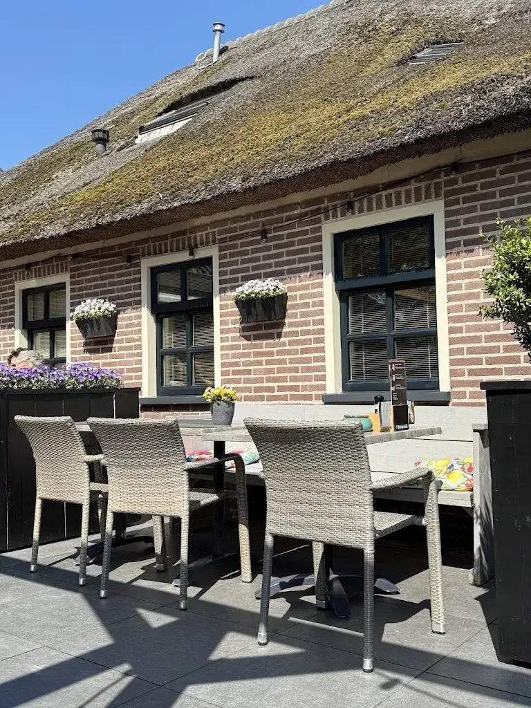 Ishan Akshat_Café-Restaurant Smit_Giethoorn_recensione
