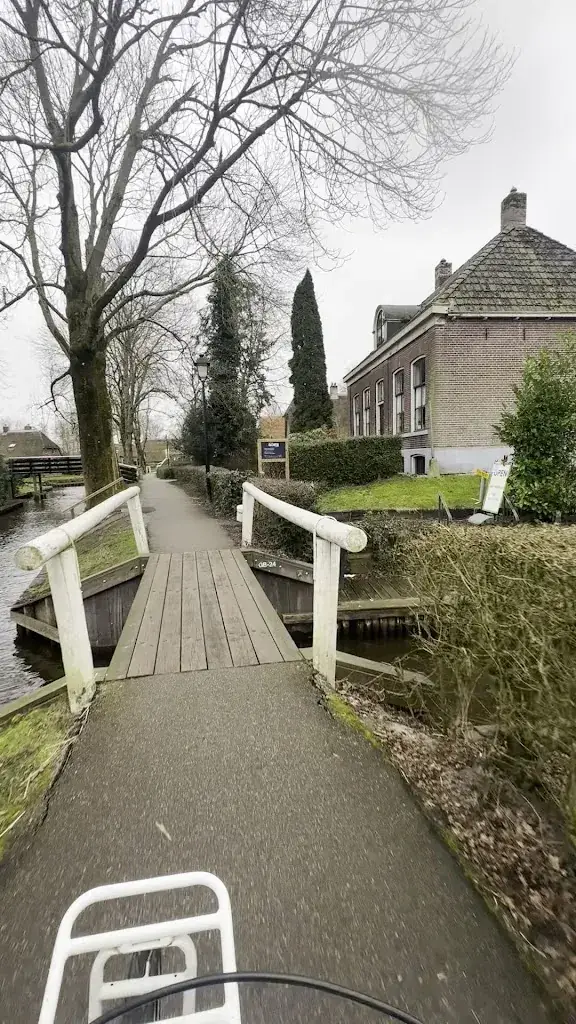 Hamad Zraij_Zwaantje Giethoorn Botenverhuur Rondvaartbedrijf Restaurant_Giethoorn_review