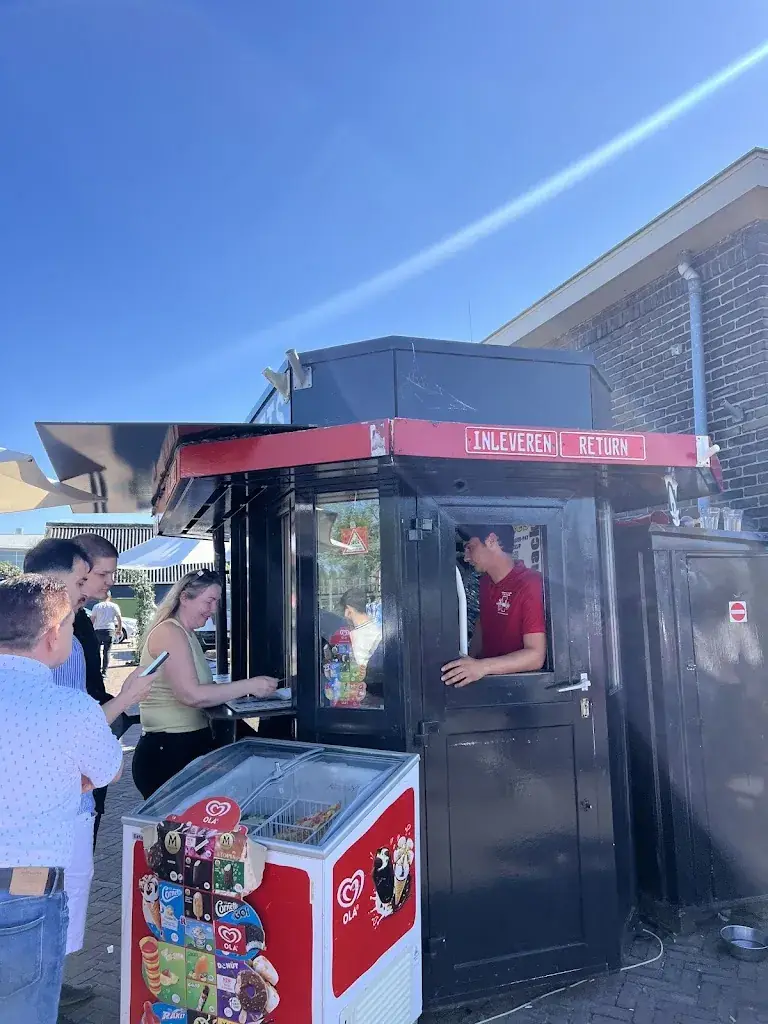 roba ghanayem_Zwaantje Giethoorn Botenverhuur Rondvaartbedrijf Restaurant_Giethoorn_review