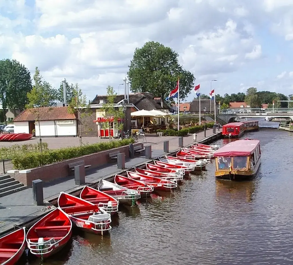 Zwaantje Giethoorn Botenverhuur Rondvaartbedrijf Restaurant_Giethoorn_slider_image_1