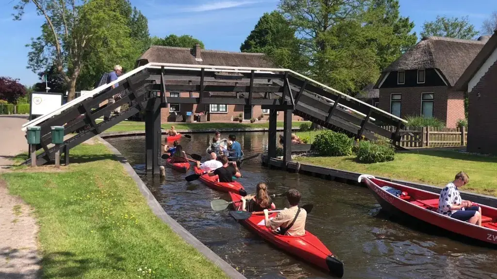 Zwaantje Giethoorn Botenverhuur Rondvaartbedrijf Restaurant_Giethoorn_slider_image_2