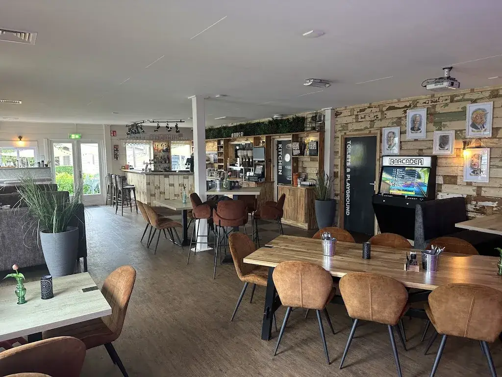 Giethoorn Burgers & Grill - Indoor Playground - SUP/Kano Rental restaurant in Giethoorn