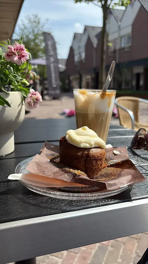 Mirjam ZUrborg_Binnen Markt Buitenpost_Buitenpost_review