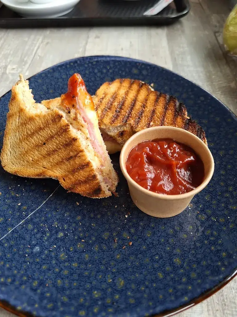 P120561_Stationscafetaria De Oriënt_Buitenpost_review