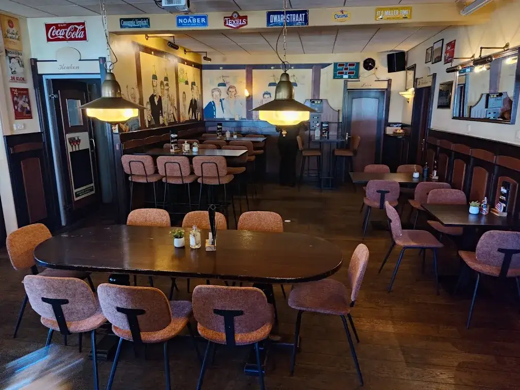 Eetcafé - Cafetaria - Zalencentrum Dwars restaurant in Haaksbergen