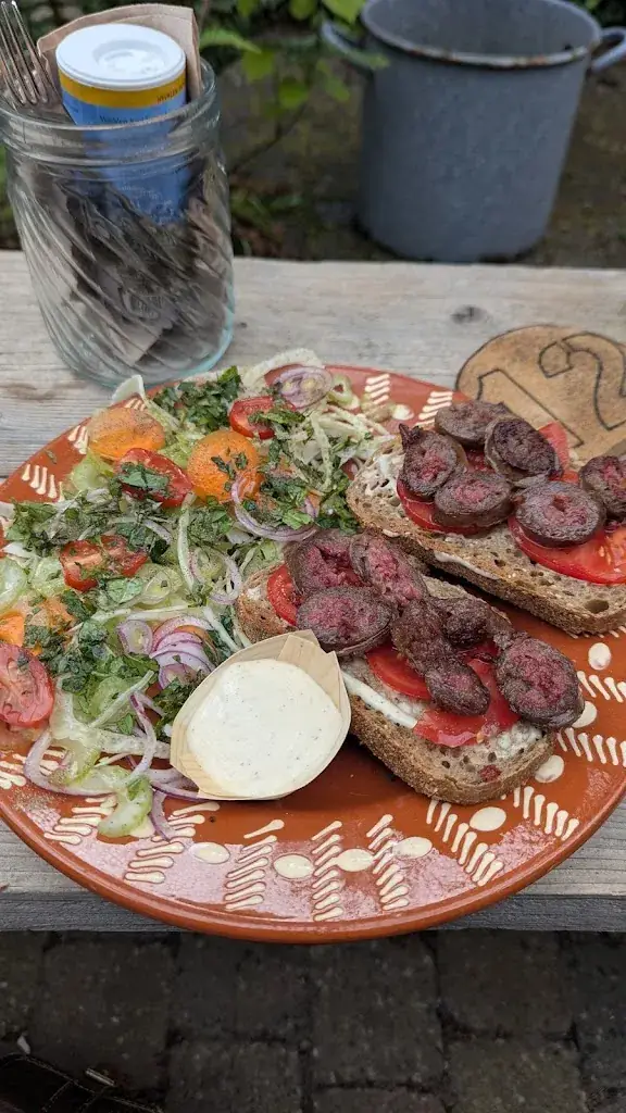 Neil Infield_Streekwinkel & Theetuin Op ’e Stâl Buitenpost_Buitenpost_review