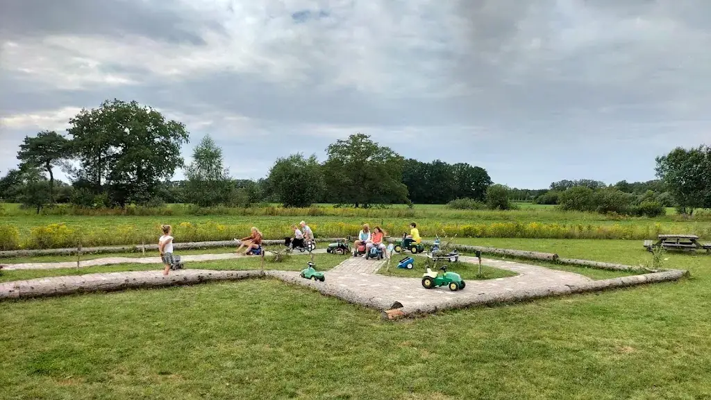 Harry Brinkman_Stadsboerderij Heerlijkheid Linde_Schalkhaar_reseña