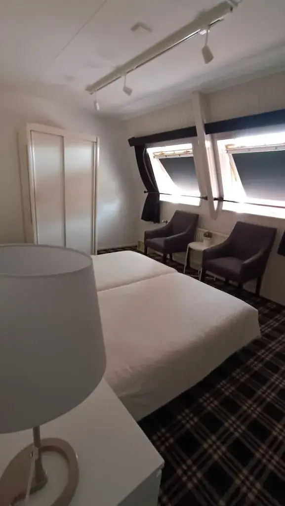 Viktoriia Kartashova ART_Hotel Restaurant Van der Maas_Ootmarsum_review