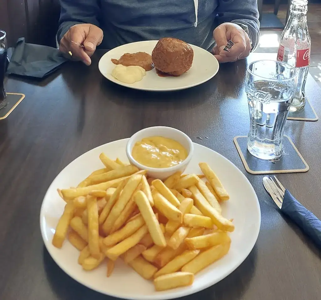 Hitty Rotmeijer_Eetcafe & cafetaria Tonnechie_Vroomshoop_review