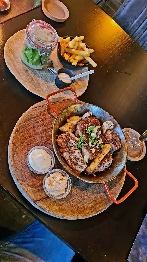 Jörn Schliep_Tram2_Rossum_review