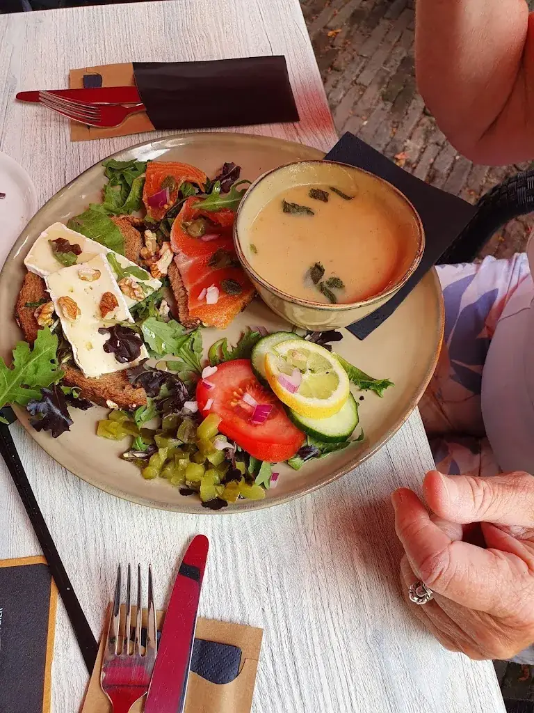 Ton van der Laaken_Het Praothuus_Wijhe_review