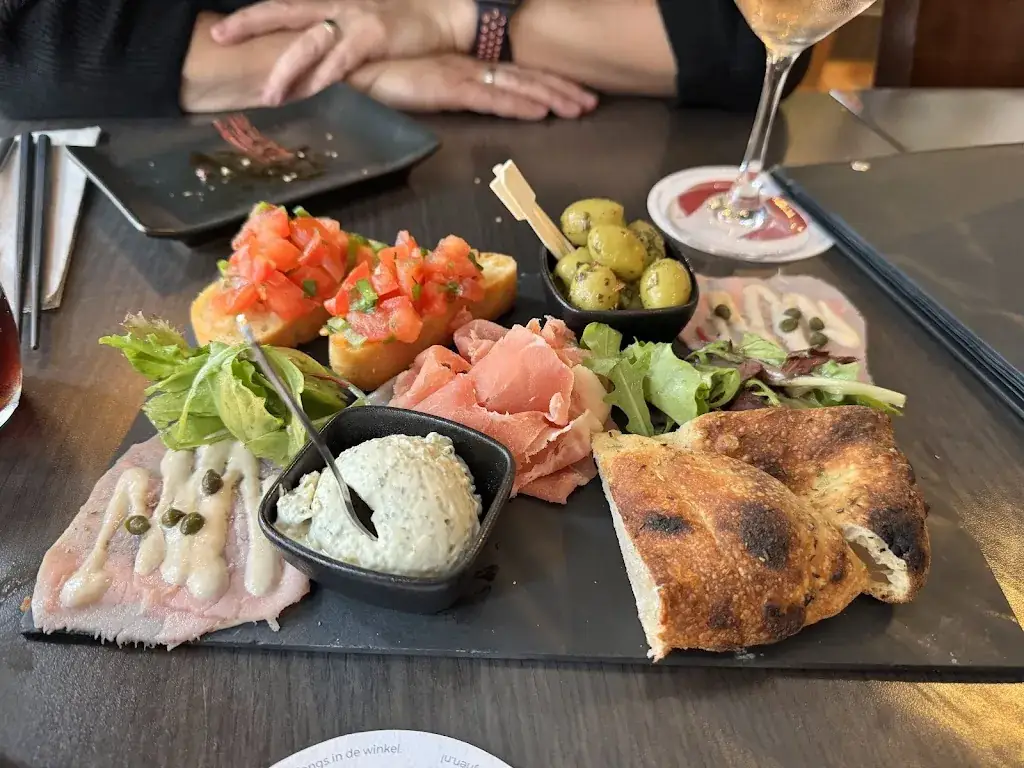 Menu_Wine & Bite Wijnbar - Tapas, Sushi & Pizza_Oldenzaal_image_7