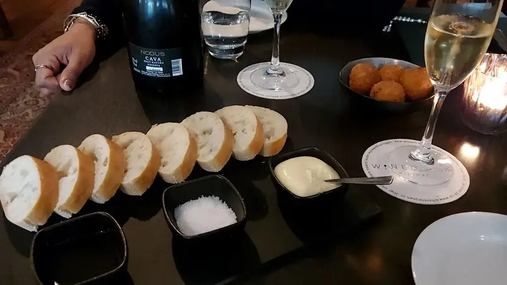 Wine & Bite Wijnbar - Tapas, Sushi & Pizza_Oldenzaal_slider_image_2