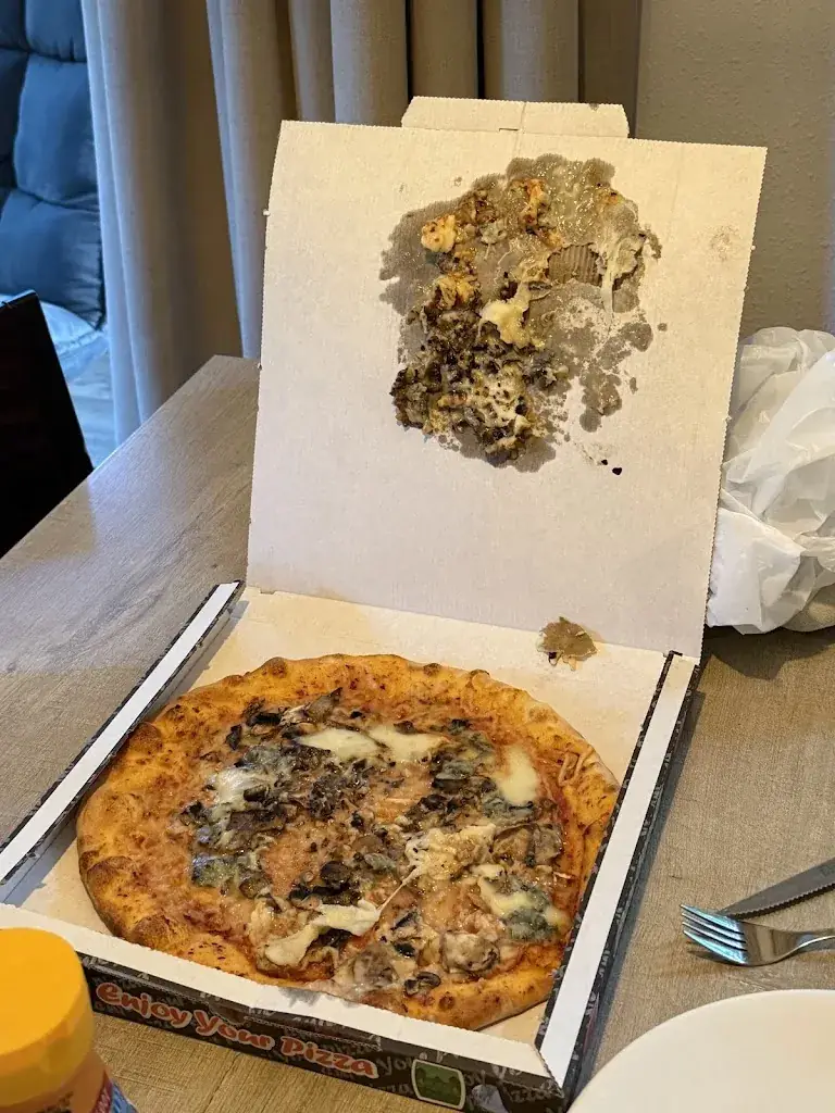 Tessa Wolvekamp_De Pyramiden_Westerhaar-Vriezenveensewijk_recensione