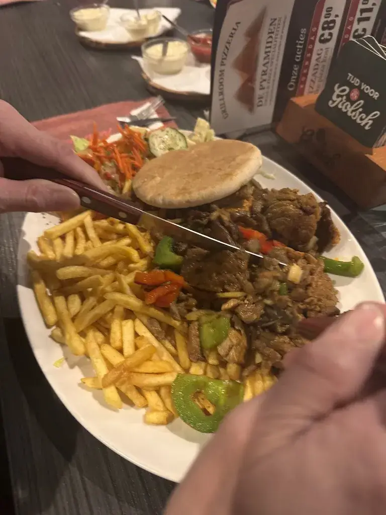 vera van vliet_De Pyramiden_Westerhaar-Vriezenveensewijk_recensione