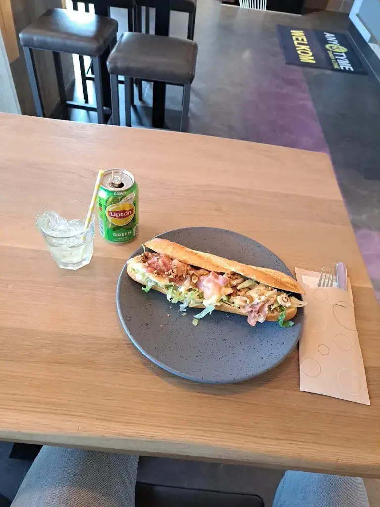 Floortje Schippers_AnyTyme WesterhaarVriezenveenseWijk_Westerhaar-Vriezenveensewijk_review