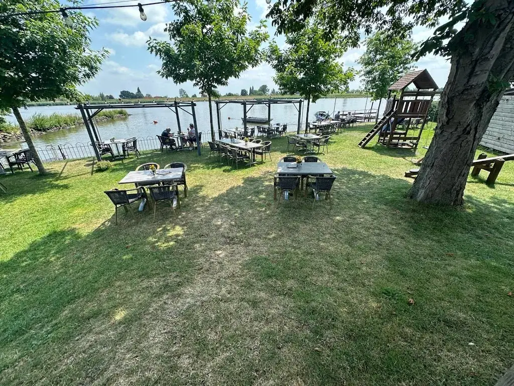 Madelon dG-vB_Eetcafé het Gebouw_Ammerstol_review