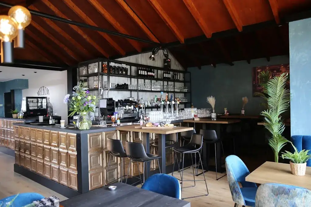 Het Posthuijs eten & drinken restaurant in Groot-Ammers