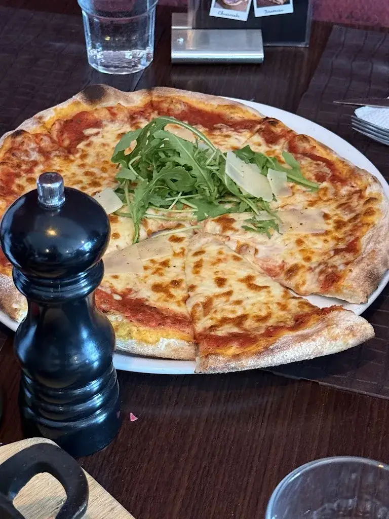 ‫طيبة العبدالجليل‬_Grillhouse & Pizzeria LA ROZ_Vollenhove_review