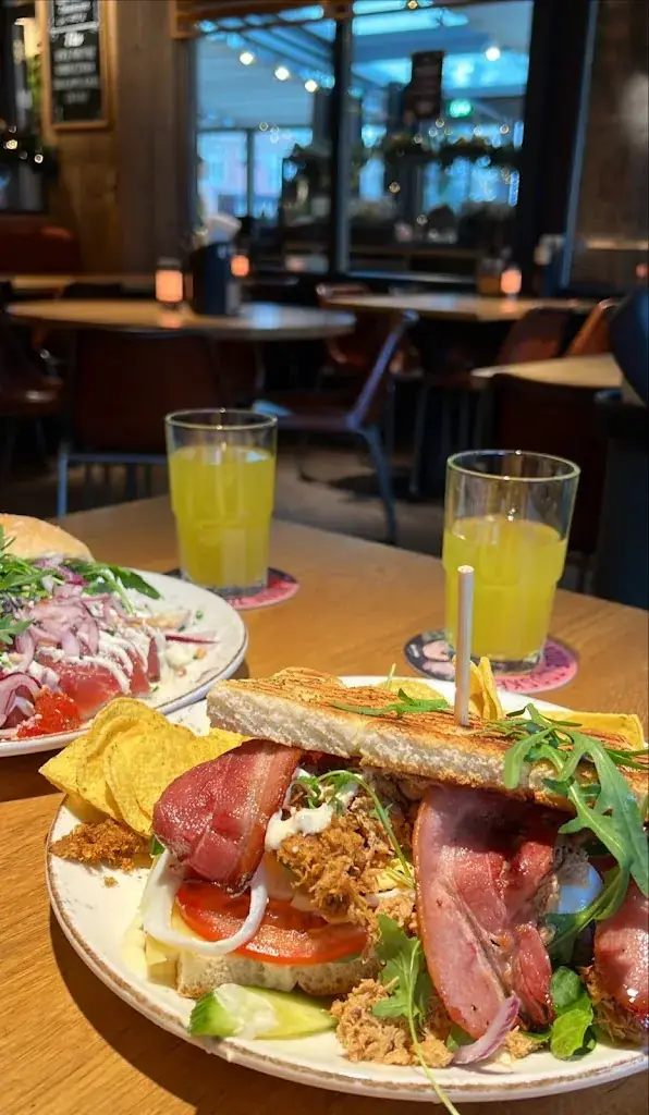 Radu_De Witte 's-Gravenzande_'s-Gravenzande_review