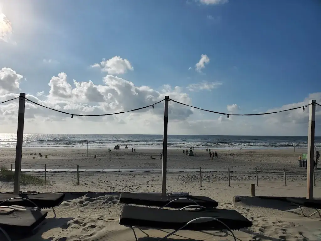 Gord Veurink_Paviljoen Zomertijd Strand_'s-Gravenzande_review