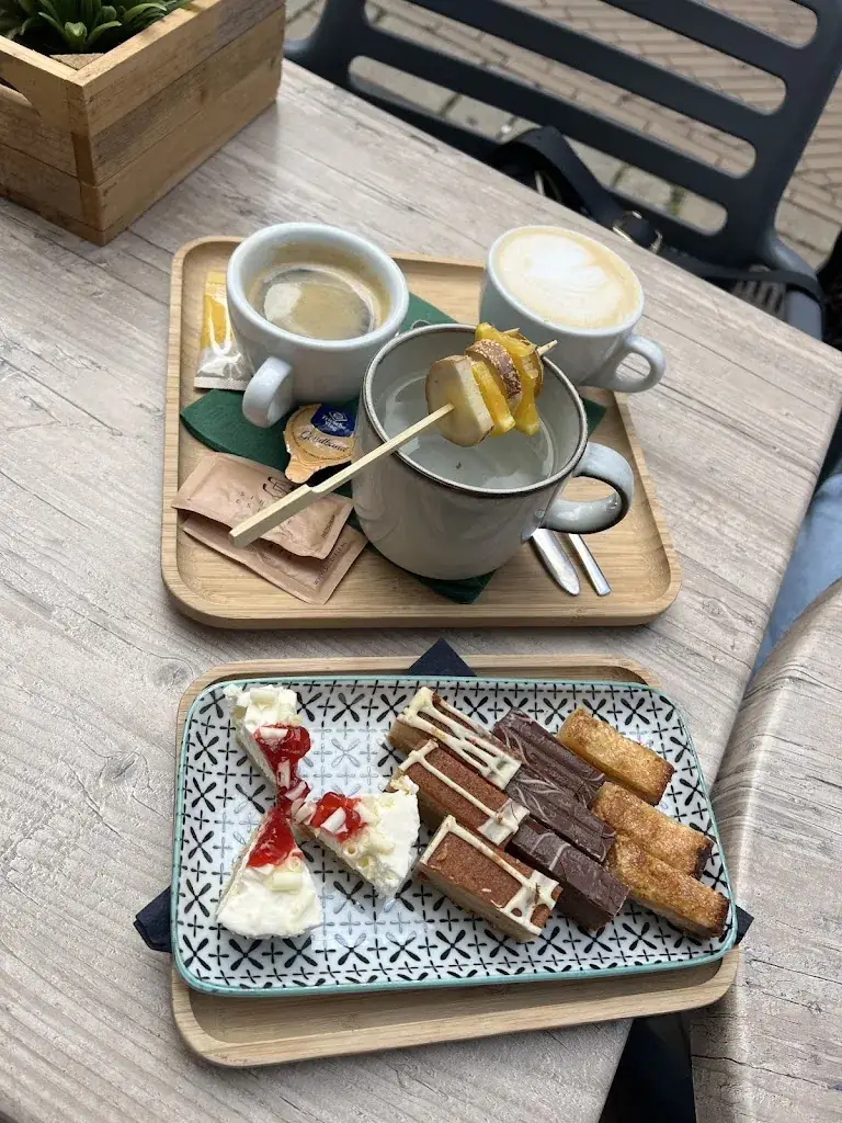 Roos van Harten_Lunchroom Plan B_'s-Gravenzande_review