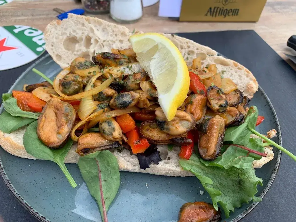 Lenie Kerstens_Thuis bij tries_Bergschenhoek_review