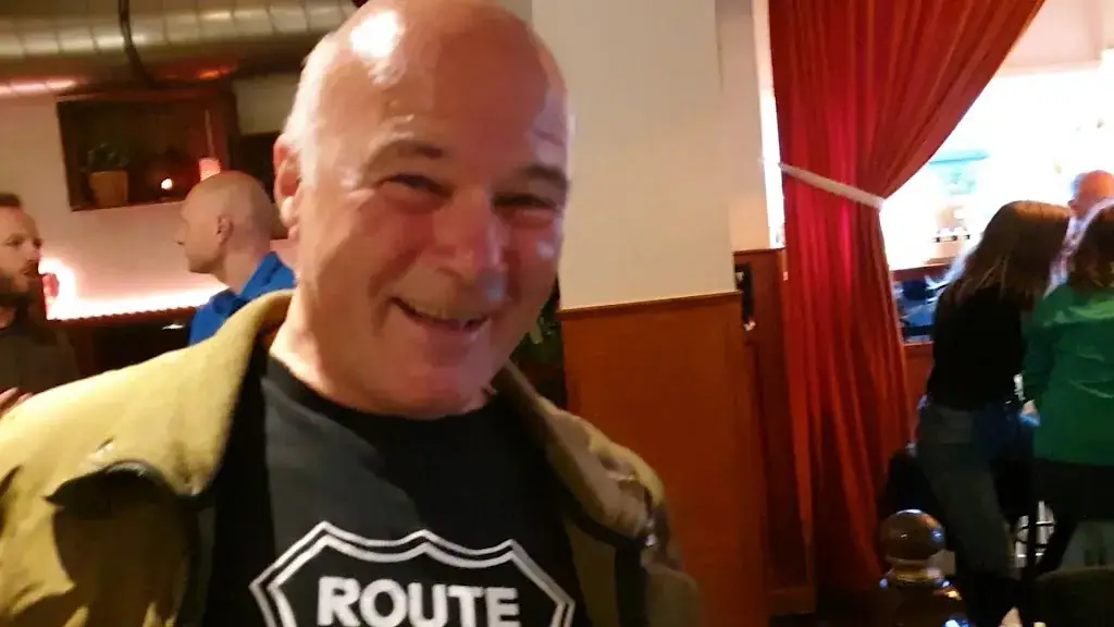 Johan Kruis_Thuis bij tries_Bergschenhoek_review