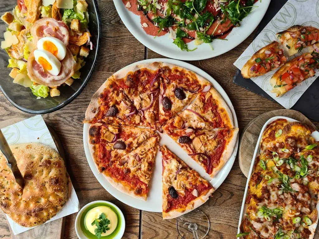 WOODSTONE Pizza and Wine Alphen aan den Rijn_Rijn_slider_image_2