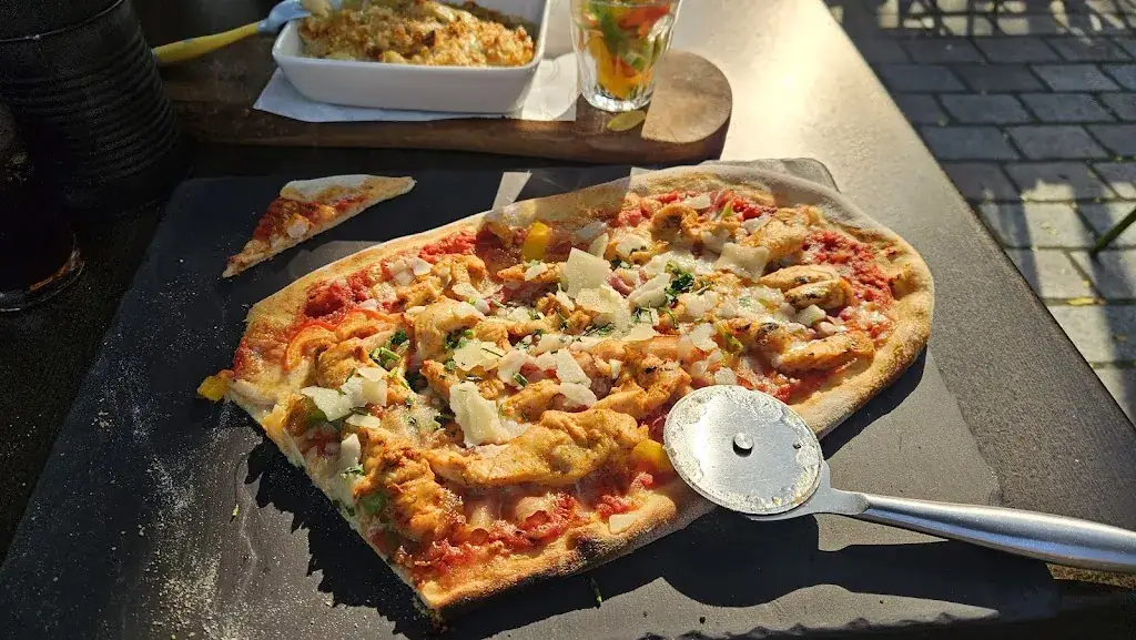 WOODSTONE Pizza and Wine Alphen aan den Rijn_Rijn_slider_image_3